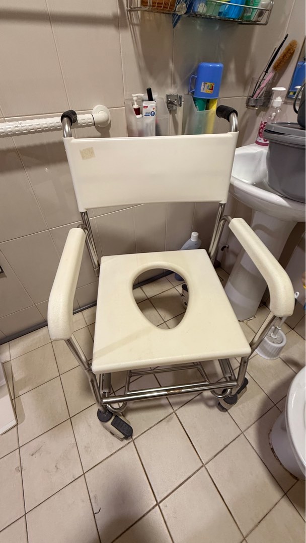 Toilet wheelchair / Commode Chair, Health & Nutrition, Assistive ...