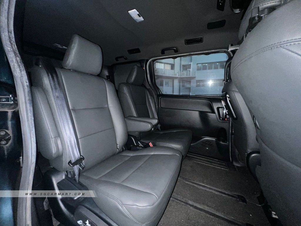 Toyota Voxy Hybrid 1.8 V 7-Seater (A)62886405630850114
