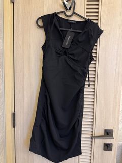 TRENDYOL 尺碼 34 黑色挖空連衣裙64243747462914110