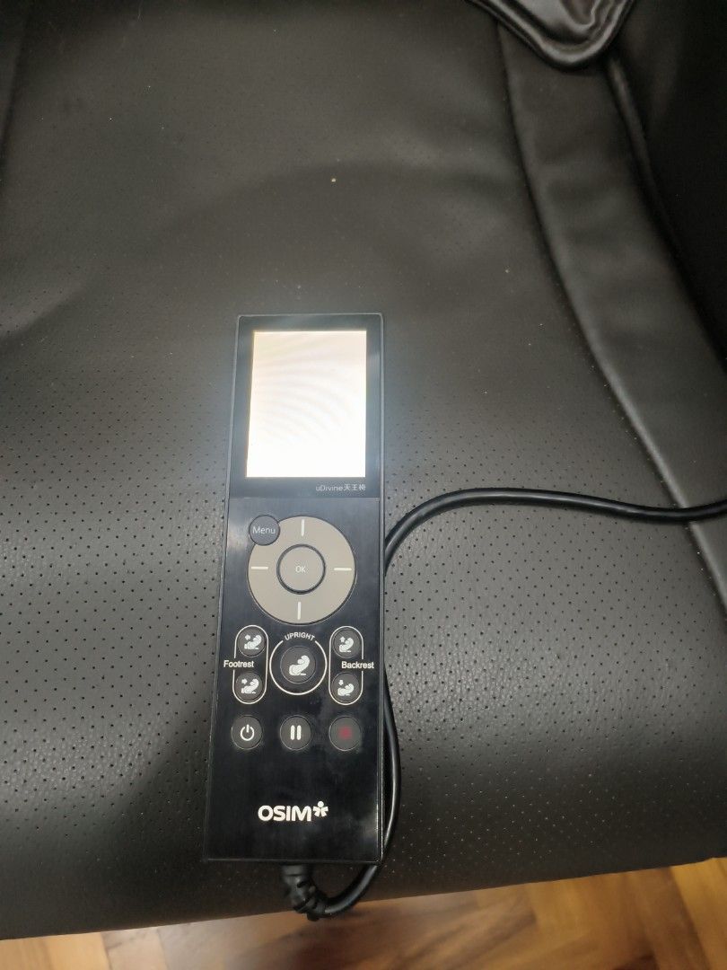 Udivine osim massage chair (Category: Garage sale) located in Singapore. Submitted by lovelycarrot7 (Listing ID 1374513284, Image 3). Description: in working condition, slightly have cat scratches, not for fussy buyer as I have cats at home ..selling fast for clearing up space , self collection own transport. ( price negotiable).