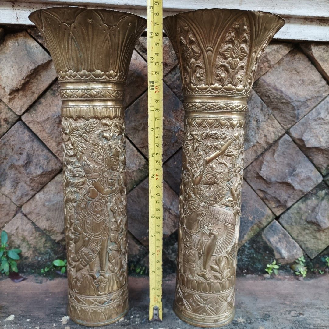 Vas antik kuningan (Kategori: Vintage & Antik - Lainnya) berada di Jakarta Selatan. Dikirim oleh rbantiques (ID iklan 1374678377, Gambar 2). Deskripsi: Wa : 0856-9553-3399 Instagram : @rbantiques Pengiriman Menggunakan Expedisi/Grab/Gojek untuk daerah sekitar Jakarta..