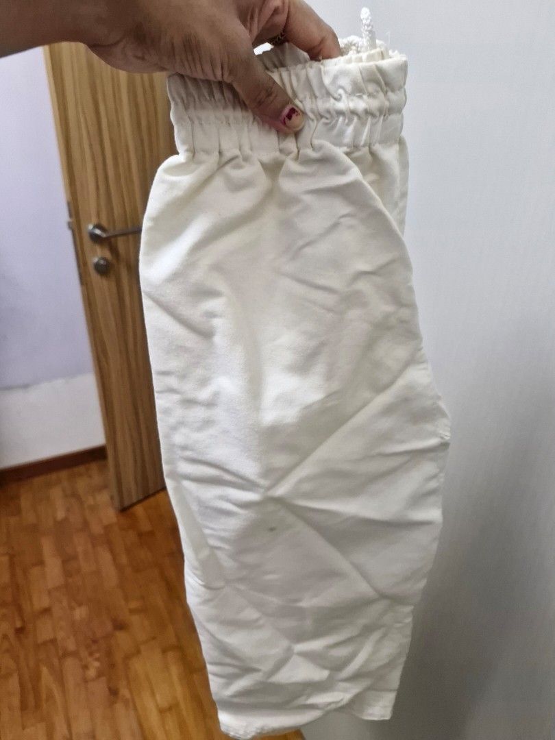 White Karate Uniform (Category: Babies & Kids Fashion) located in Singapore. Submitted by gratefulgu10631 (Listing ID 1374667722, Image 2). Description: Bought this for online class...Used for 2 classes only then joined online & they changed the uniform, so never used. Age : 4 to 6 yrs.
