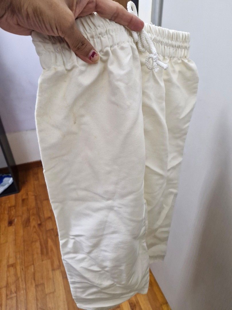 White Karate Uniform (Category: Babies & Kids Fashion) located in Singapore. Submitted by gratefulgu10631 (Listing ID 1374667722, Image 3). Description: Bought this for online class...Used for 2 classes only then joined online & they changed the uniform, so never used. Age : 4 to 6 yrs.