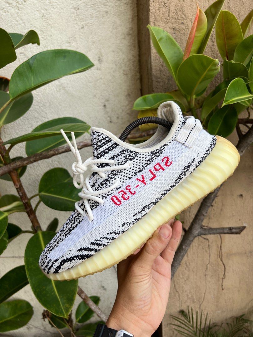 Yeezy 350 v2 Zebra (Category: Sneakers) located in Bacolod City. Submitted by novymae23 (Listing ID 1374625882, Image 3). Description: Adidas Yeezy 350 v2 Zebra Size 9.5 Excellent Condition.