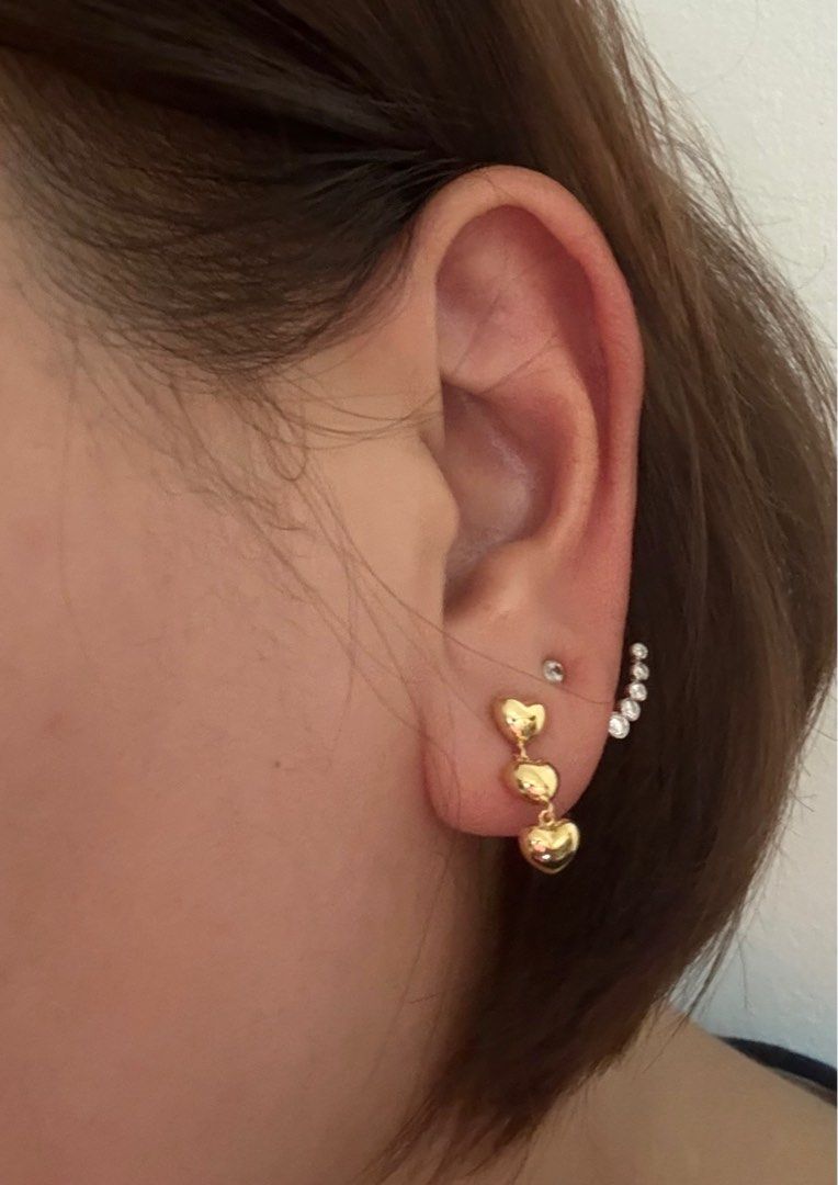 18K YG Triple hearts earrings (Category: Earrings) located in Pasig City. Submitted by coco_closet (Listing ID 1374708562, Image 2). Description: .