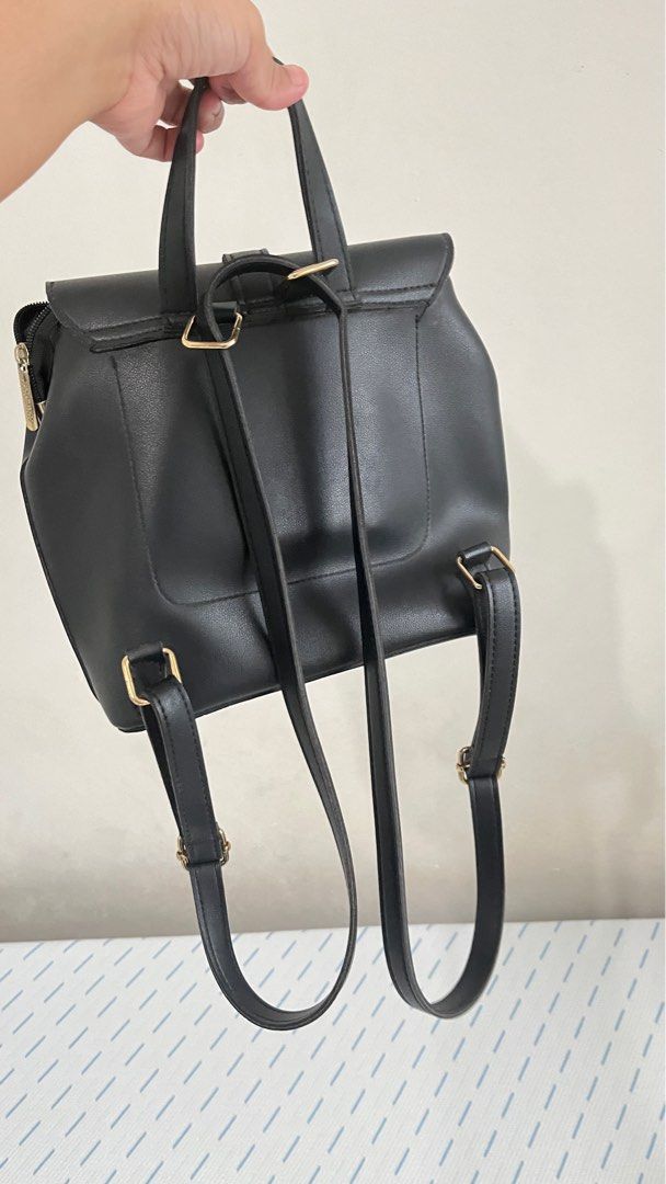 2 way black bag | backpack / crossbody | (Category: Backpacks) located in Makati City. Submitted by declutter.makati (Listing ID 1374724887, Image 2). Description: 📍Makati On hand and ready for pick up SF is c/o by the buyer MOP: Gcash, Unionbank, or Metrobank.