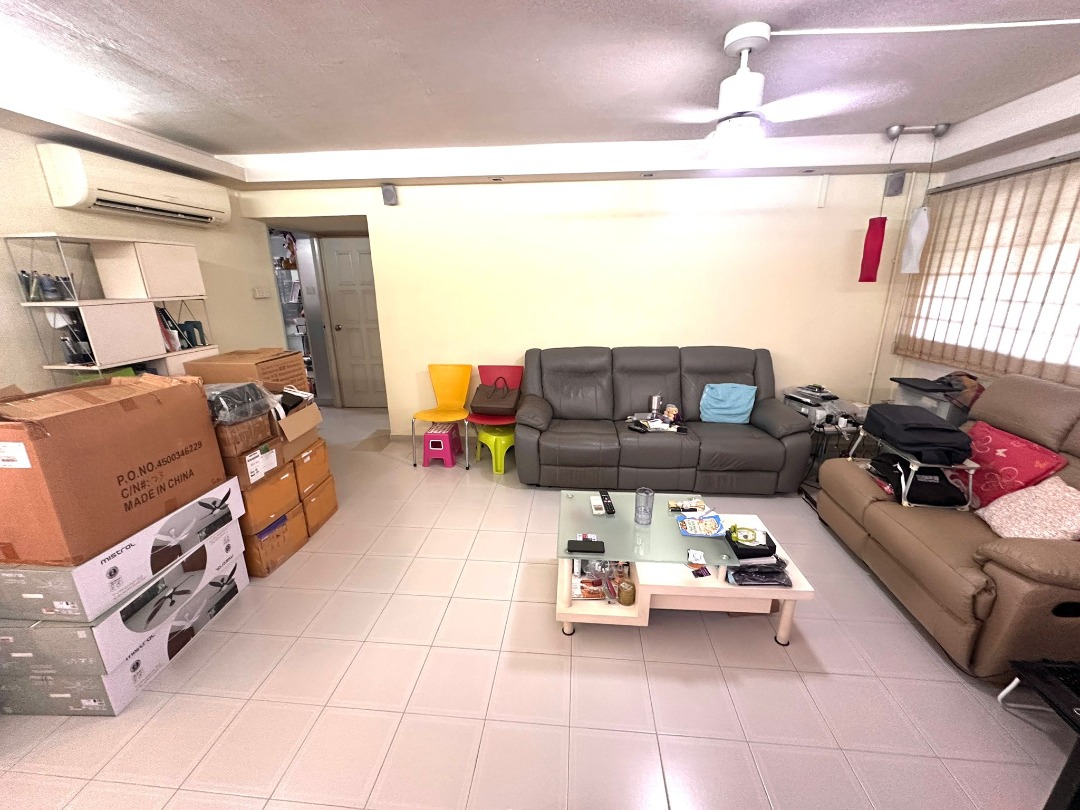 (Category: ) located in . Submitted by your_rental_specialist (Listing ID 1371096765, Image 1). Description: .