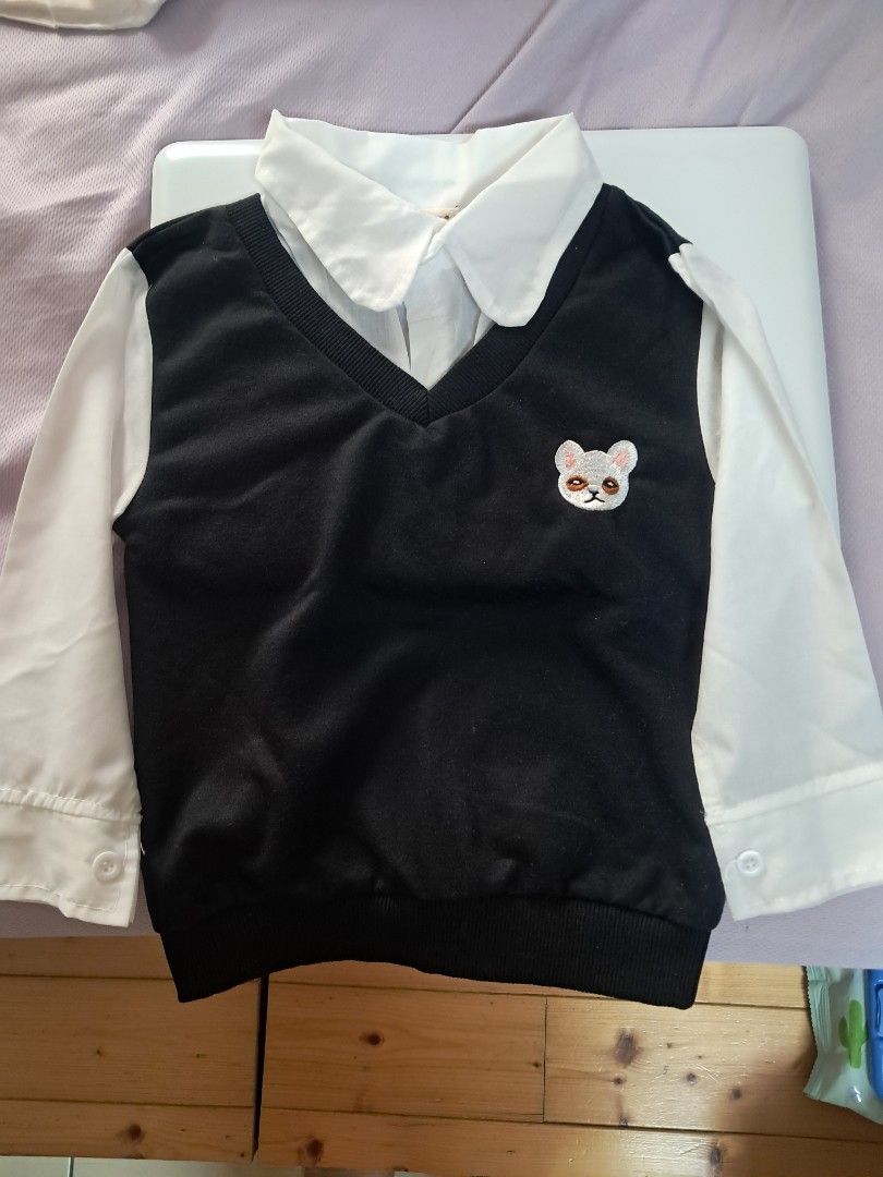 由 momomo_w (刊登 ID 1374749372，圖片 1) 提交，位於 高雄市 (Kaohsiung) 的 假兩件背心領子襯衫 (類別：嬰兒及兒童流行時尚)，說明：約2-3女童穿。