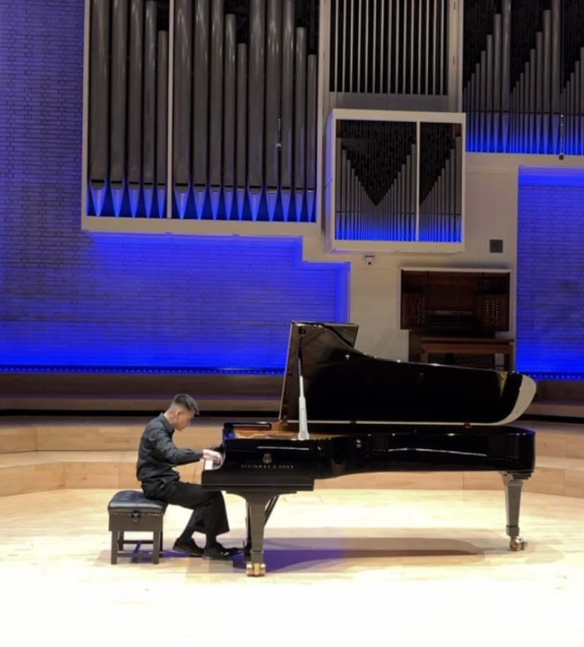 Looking for piano students! A locally trained British pianist and piano teacher trains with British teaching methods and efficient approaches.62859980928001113