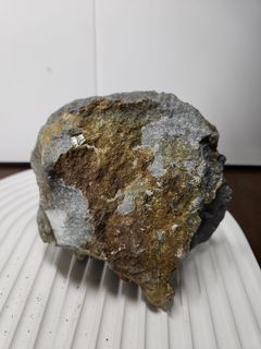 Raw Iron Ore (needs to be cracked open)64213023528705110