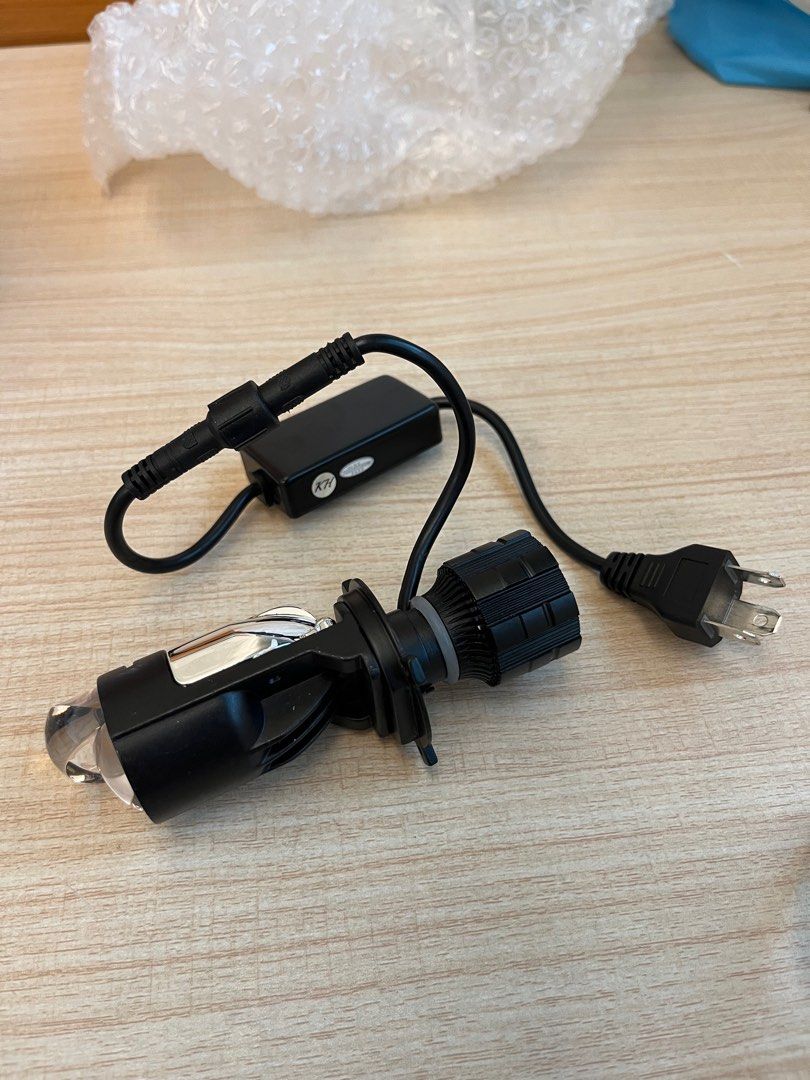 由 chiu_0210 (刊登 ID 1374782312，圖片 1) 提交，位於 花蓮縣 (Hualien) 的 機車 魚眼大燈 LED 黃光 H4通用 照明 改裝 (類別：汽機車零配件)，說明：113年3月購買 使用不到半年 近遠同亮 有風散 聚光。