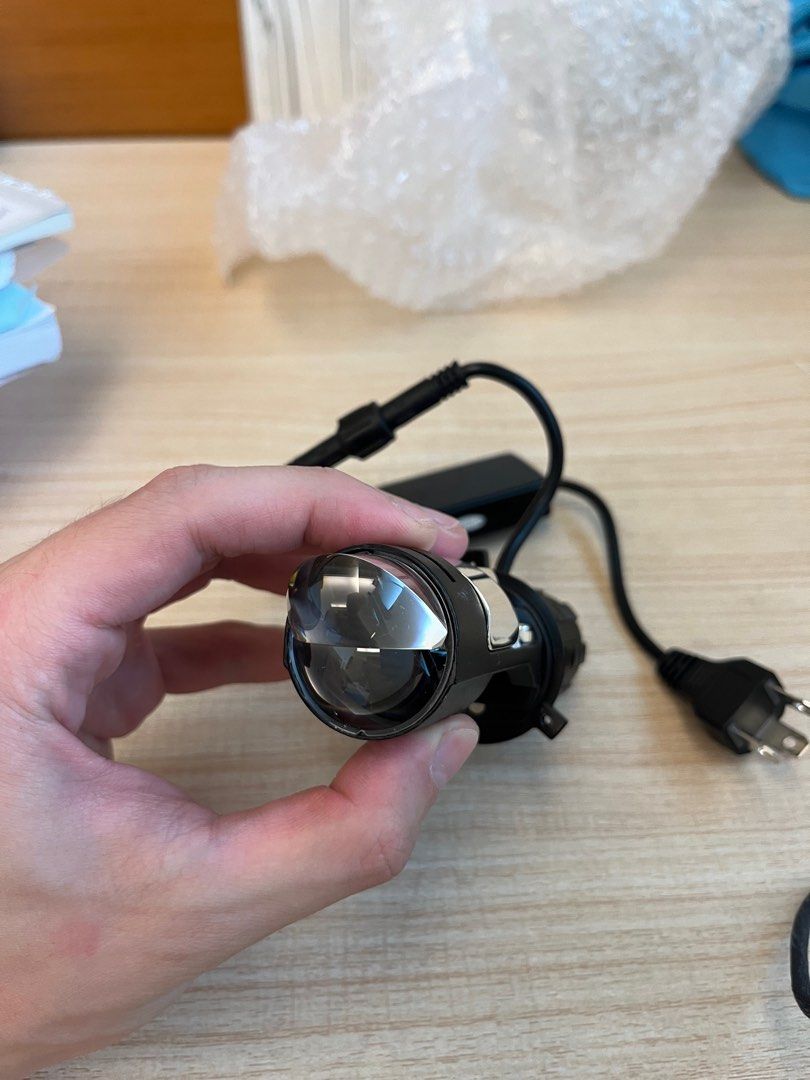 由 chiu_0210 (刊登 ID 1374782312，圖片 2) 提交，位於 花蓮縣 (Hualien) 的 機車 魚眼大燈 LED 黃光 H4通用 照明 改裝 (類別：汽機車零配件)，說明：113年3月購買 使用不到半年 近遠同亮 有風散 聚光。