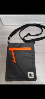 （分類：）位於 。 由 NA.VVV 提交（商品編號 1374711390，圖片 1）。簡介： 。