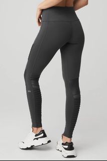 (Category: ) located in . Submitted by stylewearabouts (Listing ID 1374753597, Image 1). Description: .