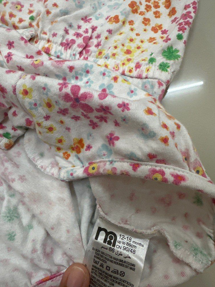 Assorted set (Category: Babies & Kids Fashion) located in Shah Alam. Submitted by alblanc0 (Listing ID 1374762892, Image 3). Description: 12-18months Rm30 for all.