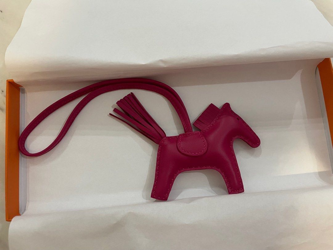 Authentic Hermes Rodeo PM Rose Mexico (Category: Luxury Accessories) located in Quezon City. Submitted by breakmyfashion (Listing ID 1374813116, Image 2). Description: Comes with box. .