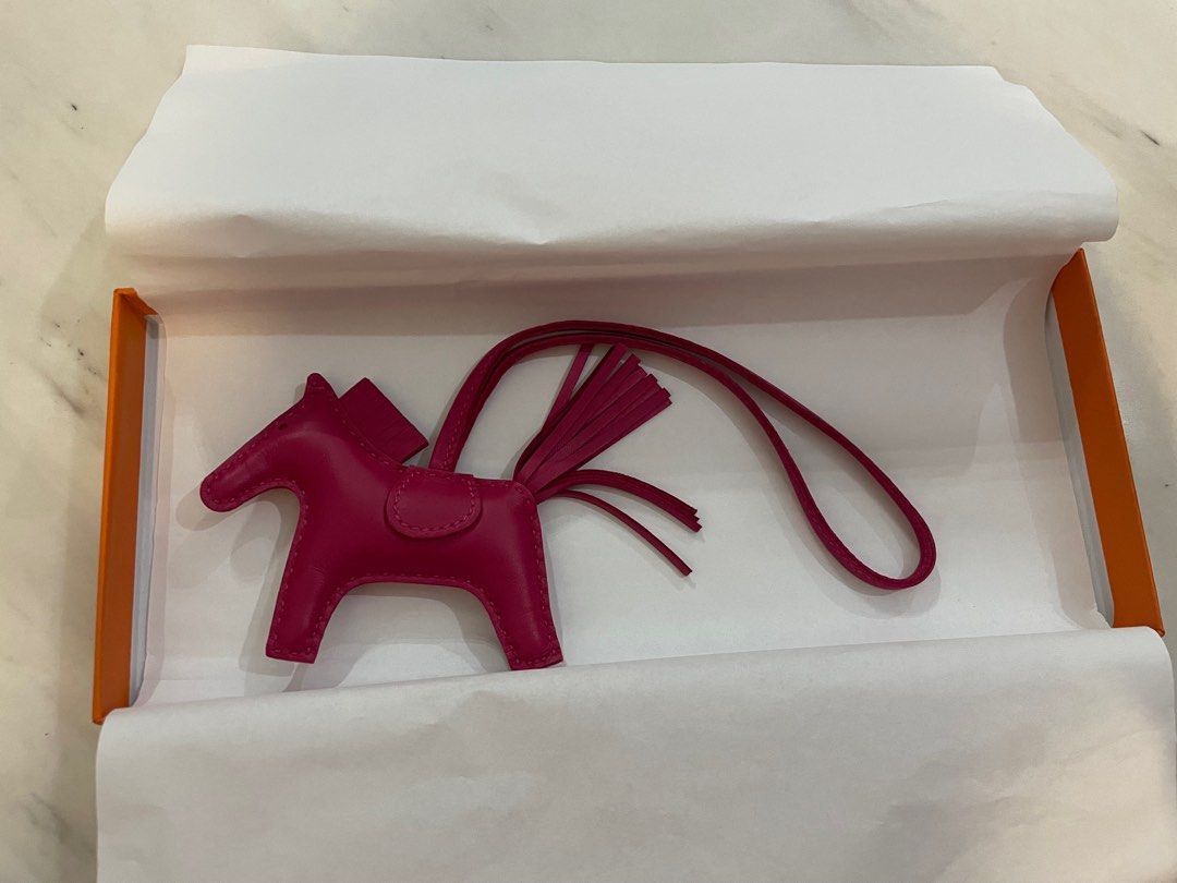 Authentic Hermes Rodeo PM Rose Mexico (Category: Luxury Accessories) located in Quezon City. Submitted by breakmyfashion (Listing ID 1374813116, Image 1). Description: Comes with box. .