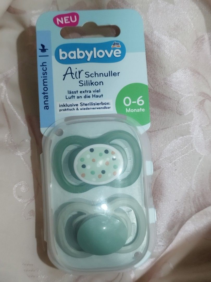 由 chi_chi_shop (刊登 ID 1374857950，圖片 1) 提交，位於 彰化縣 (Changhua) 的 Babylove 奶嘴 (類別：奶嘴)，說明：全新奶嘴 朋友從歐洲購入 沒有用到 0-6個月寶寶的奶嘴。