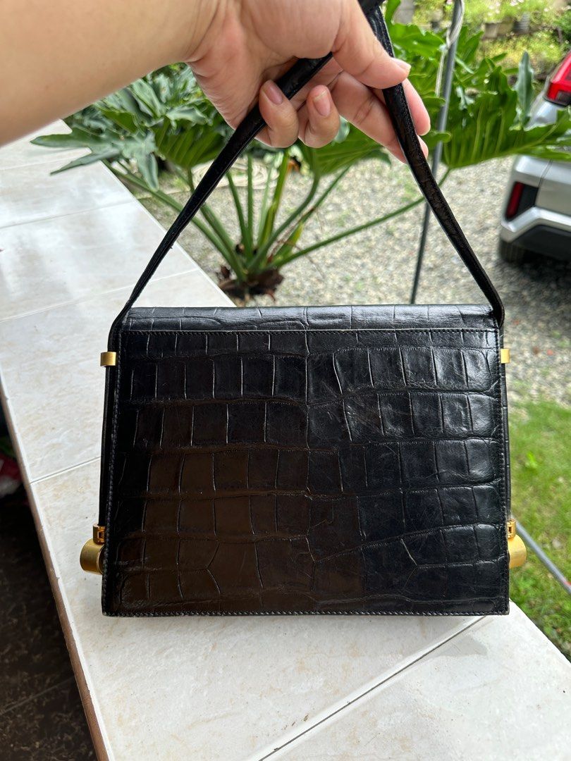 Balenciaga croc embossed bag (Category: Luxury Bags & Wallets) located in Bustos. Submitted by theprelovedshopbulacan (Listing ID 1374733080, Image 2). Description: .