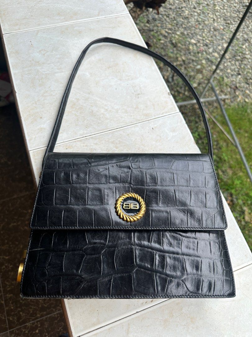 Balenciaga croc embossed bag (Category: Luxury Bags & Wallets) located in Bustos. Submitted by theprelovedshopbulacan (Listing ID 1374733080, Image 1). Description: .