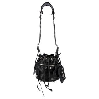 (Category: ) located in . Submitted by Luxuries (Listing ID 1374867934, Image 1). Description: .
