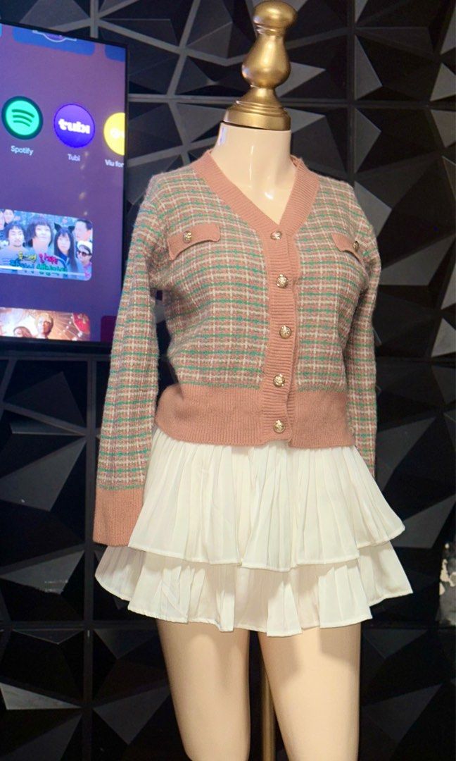 BKK Thick Plaid Cardigan (S-M) (Category: Coats, Jackets and Outerwear) located in San Juan City. Submitted by petitboop (Listing ID 1374871894, Image 2). Description: Bust: 38” Length: 19” Sleeves: 22.5” Fits Small to Medium frames. No when worn. Lowballers will be ignored. Loc: San Juan MM MOP: GCash/Maya (PAYO) MOD: Lalamove, Grab (buyer will handle the booking.) If you opt for J&T or LBC, kindly give me at least 1-2 days allowance to ship out