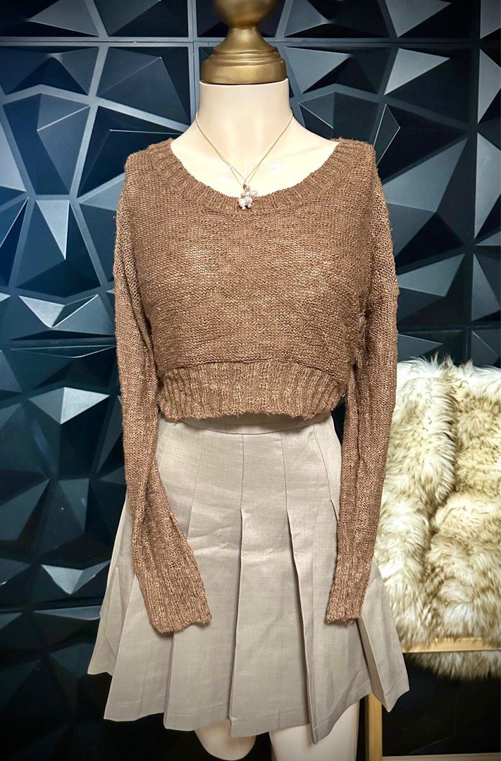 Brown Roundneck Cropped Sweater (XS-S) (Category: Longsleeves) located in San Juan City. Submitted by petitboop (Listing ID 1374871252, Image 2). Description: Bust: 36” Length: 15” Sleeves: 23” Fits XS to Small frames. Loc: San Juan MM MOP: GCash/Maya (PAYO) MOD: Lalamove, Grab (buyer will handle the booking.) If you opt for J&T or LBC, kindly give me at least 1-2 days allowance to ship out your parcel..