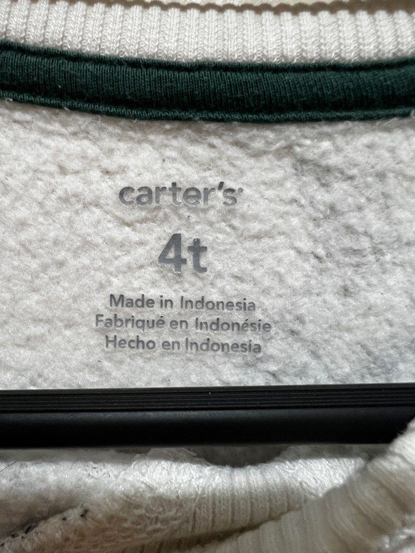Carter’s Dinosaur sweater (Category: Babies & Kids Fashion) located in Quezon City. Submitted by deviljin17 (Listing ID 1374844698, Image 2). Description: Carter’s Dinosaur sweater Size 4t on tag 14 x 15.5 x 17.5”.