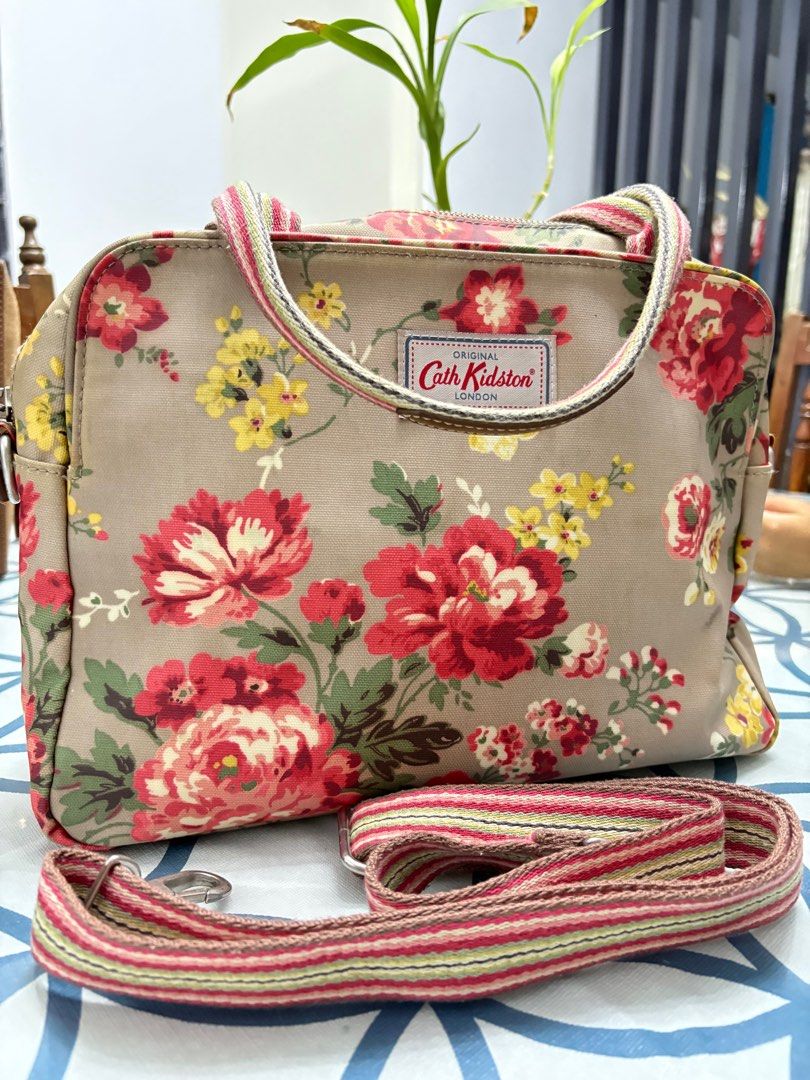 Cath Kidston original (Category: Shoulder Bags) located in Tarlac. Submitted by denfernando (Listing ID 1374864379, Image 1). Description: Used well but with minor flaws, barely unnoticeable Original Cath Kidston Message me for more photos/videos.