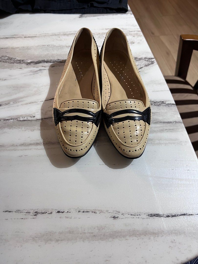 Chanel flat shoes (Category: Flats & Sandals) located in Tarlac. Submitted by Filritz_8 (Listing ID 1374701019, Image 2). Description: Original Chanel flat shoes no issue Money back guarantee .