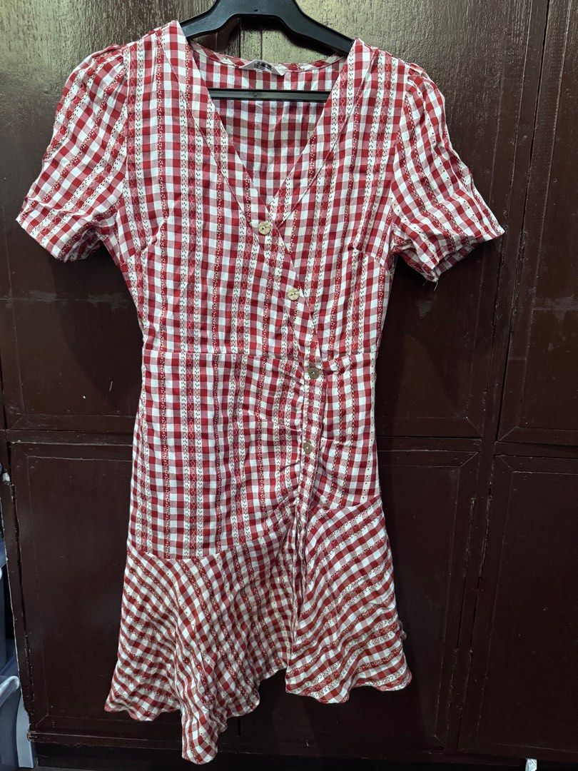 Checkered Red Dress (Category: Dresses) located in Mandaluyong City. Submitted by ksc_stuff (Listing ID 1374715982, Image 2). Description: .