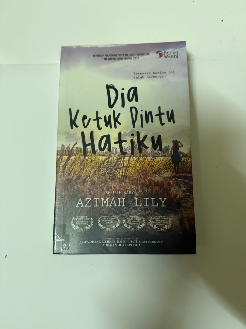 Dia Ketuk Pintu Hatiku by Azimah Lily, Hobbies & Toys, Books ...