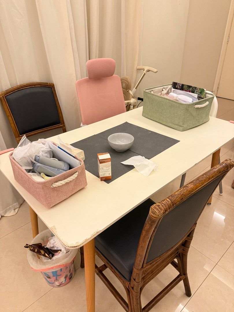 Dining table (Category: Tables & Sets) located in Singapore. Submitted by yvonne0520 (Listing ID 1374818127, Image 1). Description: The old table free to go, Can pick up by yourself, together with 2-3 Chairs shown on the picture .