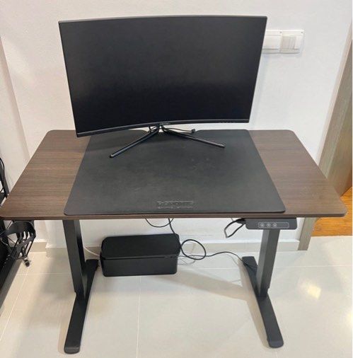 Ergonomic Study Table (Category: Tables & Sets) located in Singapore. Submitted by poorboy101 (Listing ID 1374749036, Image 1). Description: Adjustable standing desk in good condition. Table size: 110x60cm Height: 73 -115cm Self collect from the East..