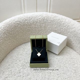 (Category: ) located in . Submitted by brands_lover (Listing ID 1374702911, Image 1). Description: .