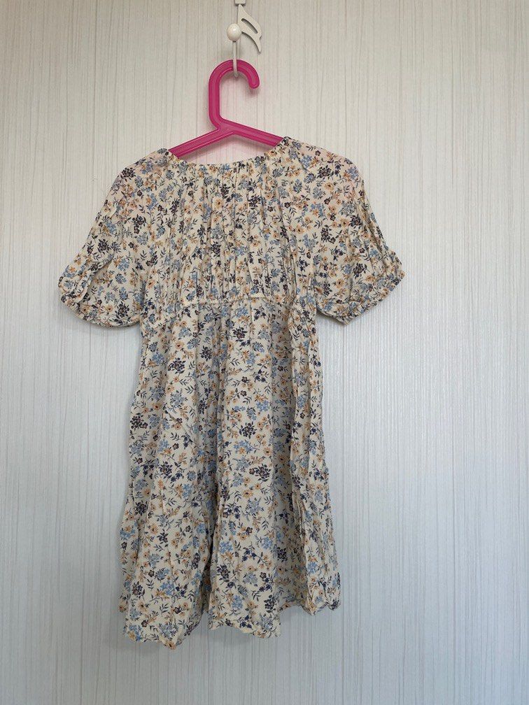 Floral Dress (Category: Babies & Kids Fashion) located in Singapore. Submitted by kangaroo_mummy (Listing ID 1374775034, Image 3). Description: .