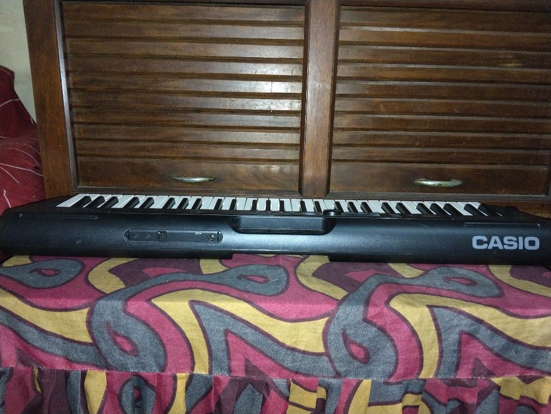 For Sale: Casio CTS-300 Keyboard (Category: Musical Instruments) located in Paranaque City. Submitted by saltimbol (Listing ID 1374719544, Image 3). Description: Casio CTS-300 Keyboard Piano Purchased 2 years ago pero di na ginagamit ng kapatid ko. Sayang din. All keyboard functions and sounds are in good condition. Walang issue yung keys. Can also be powered using 6 AA Batteries for 15 hours straight. Kakatest ko lang. Sobrang gaan. Will include