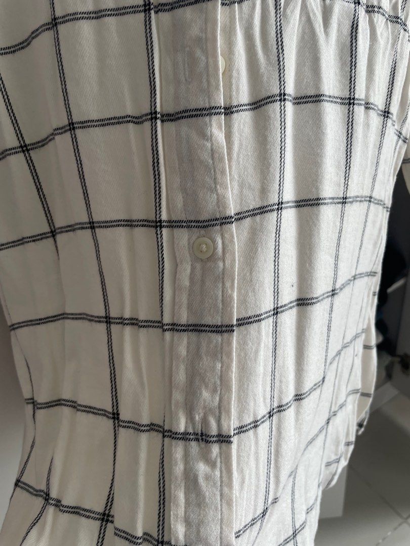 gap flannels (Category: Blouses) located in Kuala Lumpur. Submitted by aidaafifh (Listing ID 1374764869, Image 3). Description: exclude postage : RM 8 .