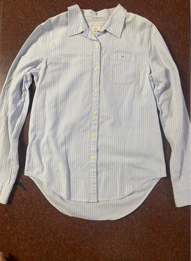 Giordano long sleeve polo 150 php plus sf (Category: Longsleeves) located in Mandaluyong City. Submitted by 1b8e5e9bb9e403bbf2c07471c071cc (Listing ID 1374854051, Image 1). Description: giordano long sleeve polo vertical stripe slightly used selling at a price of p150.00 plus shipping fee.