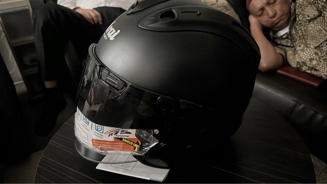 Helmet Arai (Category: Motorcycle Apparel) located in Singapore. Submitted by hadi50 (Listing ID 1374805616, Image 2). Description: Bought at chiap lee Original Arai M size Too tight after one ride Please dont bargain cos i bought it more than $700.