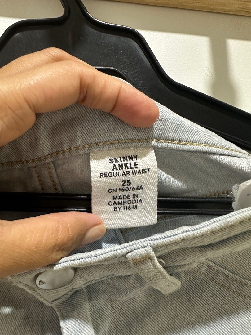 H&M Skinny Ankle Regular Waist (Category: Jeans) located in Dasmarinas. Submitted by heyylei (Listing ID 1374714066, Image 2). Description: Size 25.
