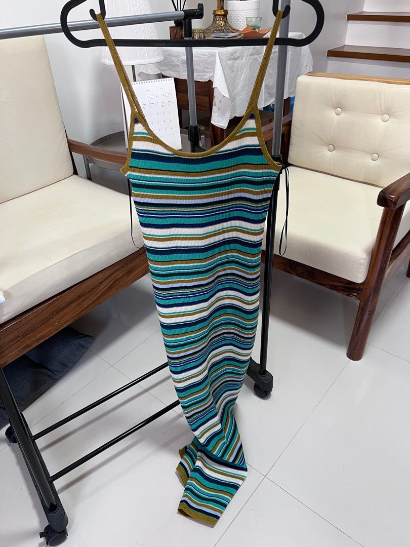 H&M striped dress (Category: Dresses) located in Carmona. Submitted by Raiment (Listing ID 1374711741, Image 1). Description: .