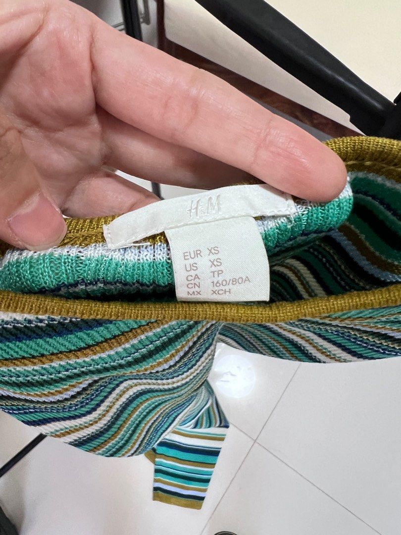 H&M striped dress (Category: Dresses) located in Carmona. Submitted by Raiment (Listing ID 1374711741, Image 2). Description: .
