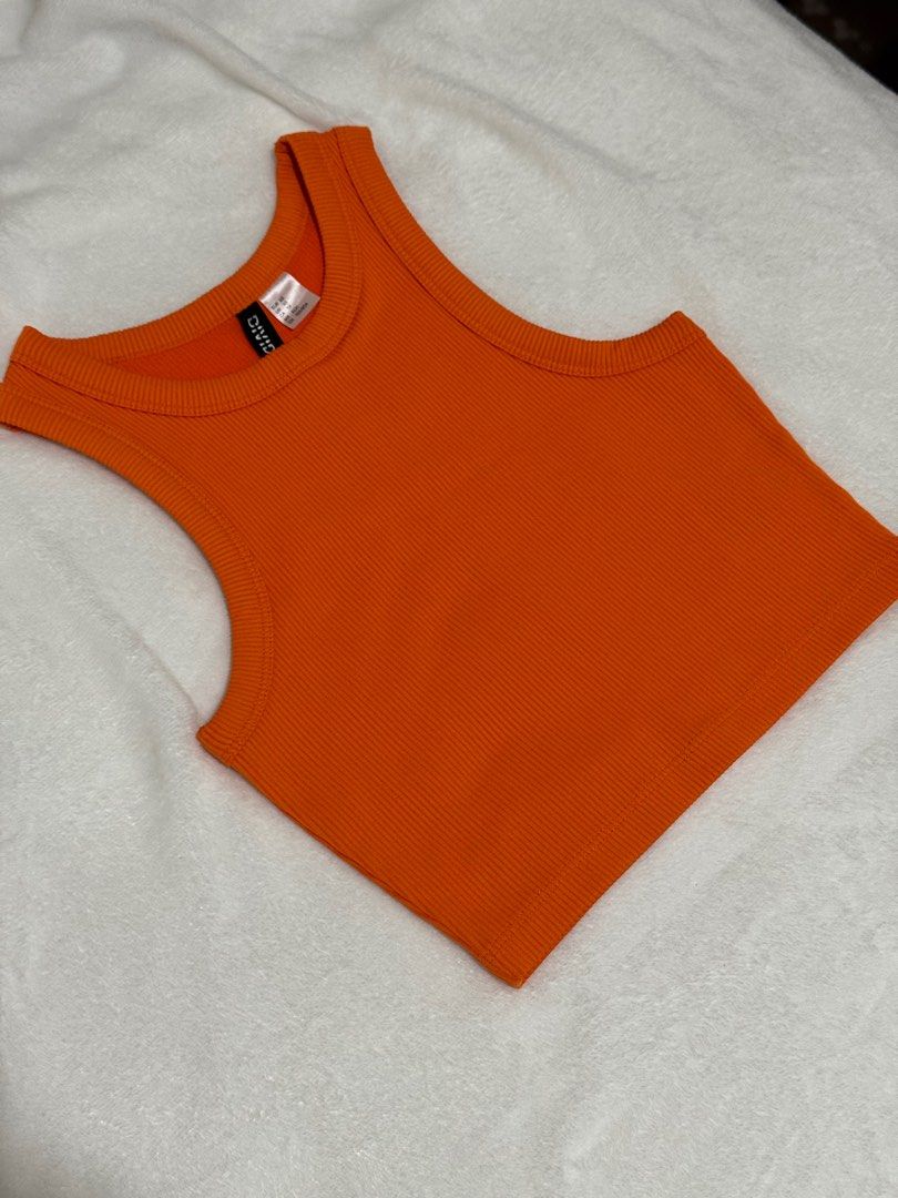 H&M Top (Category: Blouses) located in Manila. Submitted by hstff (Listing ID 1374774996, Image 1). Description: .