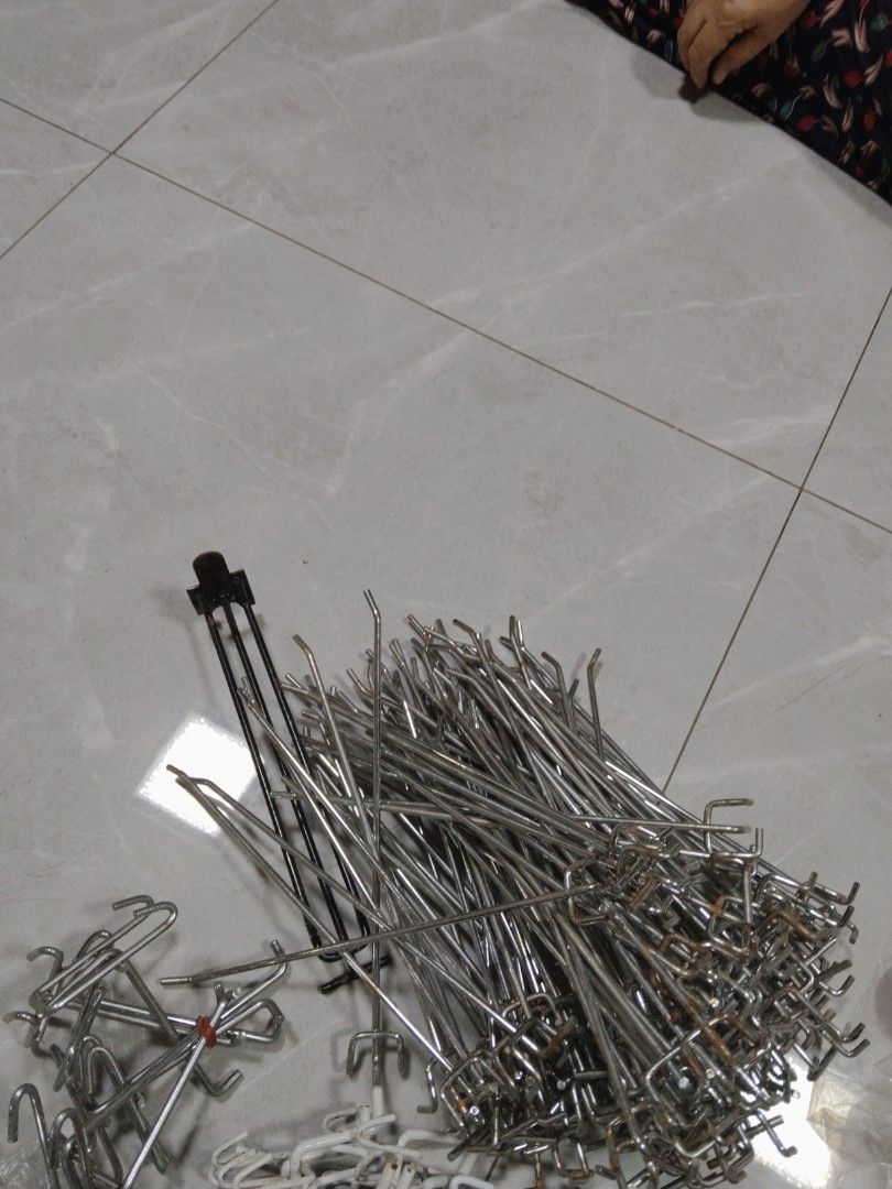 Hooks64885048105731112