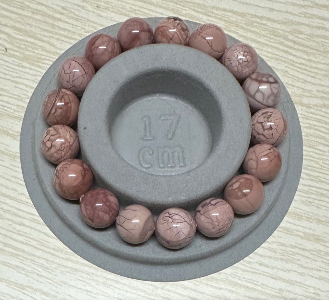 HQ Pink Cracked Alashan Agate Bracelet (Category: Bracelets) located in Malabon City. Submitted by vanic (Listing ID 1374840486, Image 3). Description: Bead Size: 13mm Wrist Size: 17cm.