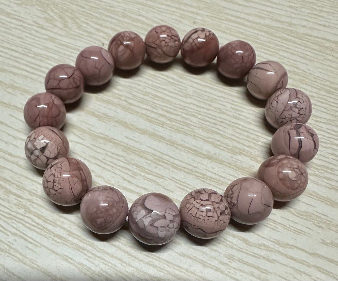 HQ Pink Cracked Alashan Agate Bracelet (Category: Bracelets) located in Malabon City. Submitted by vanic (Listing ID 1374840486, Image 2). Description: Bead Size: 13mm Wrist Size: 17cm.