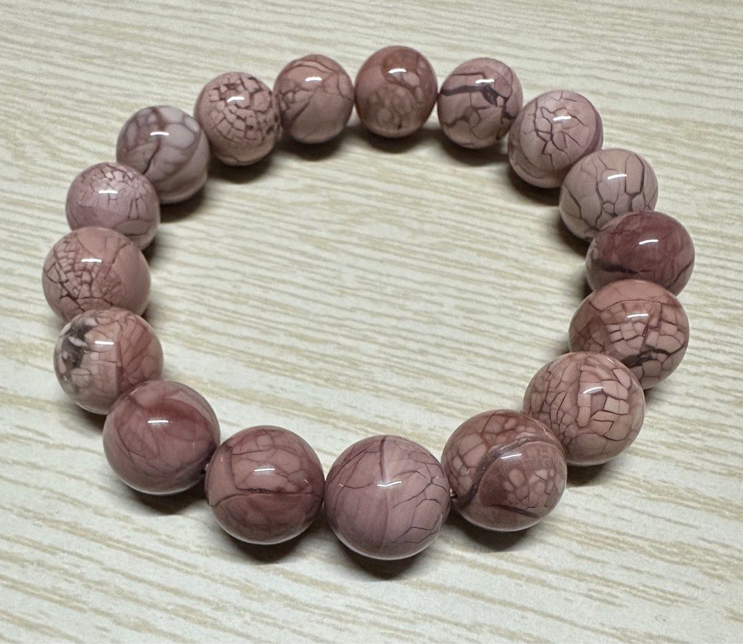 HQ Pink Cracked Alashan Agate Bracelet (Category: Bracelets) located in Malabon City. Submitted by vanic (Listing ID 1374840486, Image 1). Description: Bead Size: 13mm Wrist Size: 17cm.