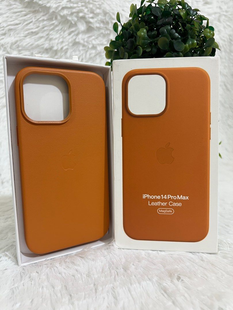 iPhone 14 Pro Max Magsafe Leather Case (Category: Cases & Sleeves) located in Manila. Submitted by mercedgret74092 (Listing ID 1374705318, Image 2). Description: Pm me.
