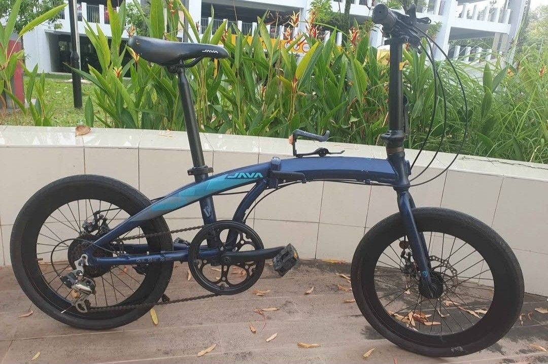 Java foldable bicycle (Category: Bicycles) located in Singapore. Submitted by energy_crystals (Listing ID 1374826000, Image 2). Description: Java Road Bike – S$250 Fast Deal Letting go of my Java road bike, still in good shape. Suitable for new riders, casual cyclists, or commuting to school or work. Original retail price was around $499–$599. Bike has some rust and scratches, but barely used and always kept indoors. #JavaZelo #JavaZeloV2 #UsedBi